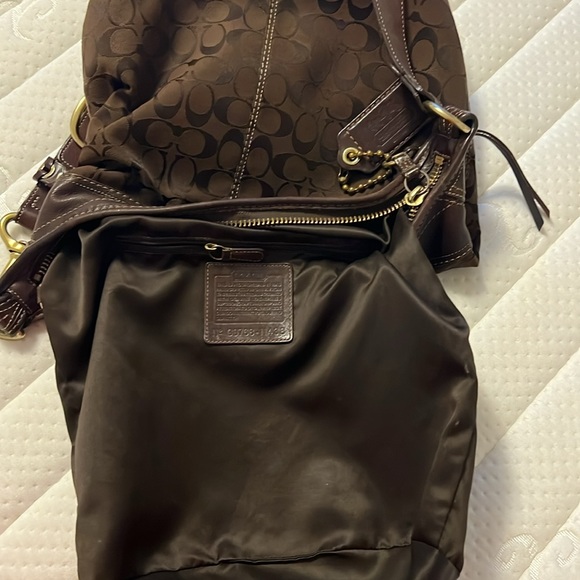 Vintage coach bag from 2005 collection, smoke free home. It is in great conditio - Picture 5 of 6